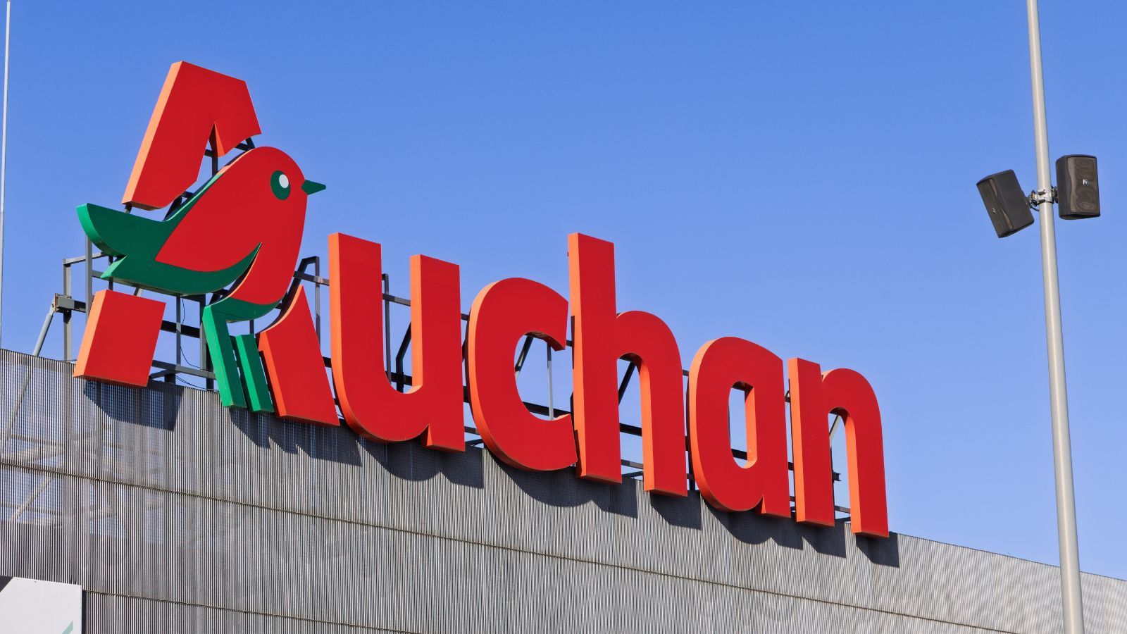 Popularna herbata wycofana z sieci sklepów Auchan. Wykryto Salmonellę