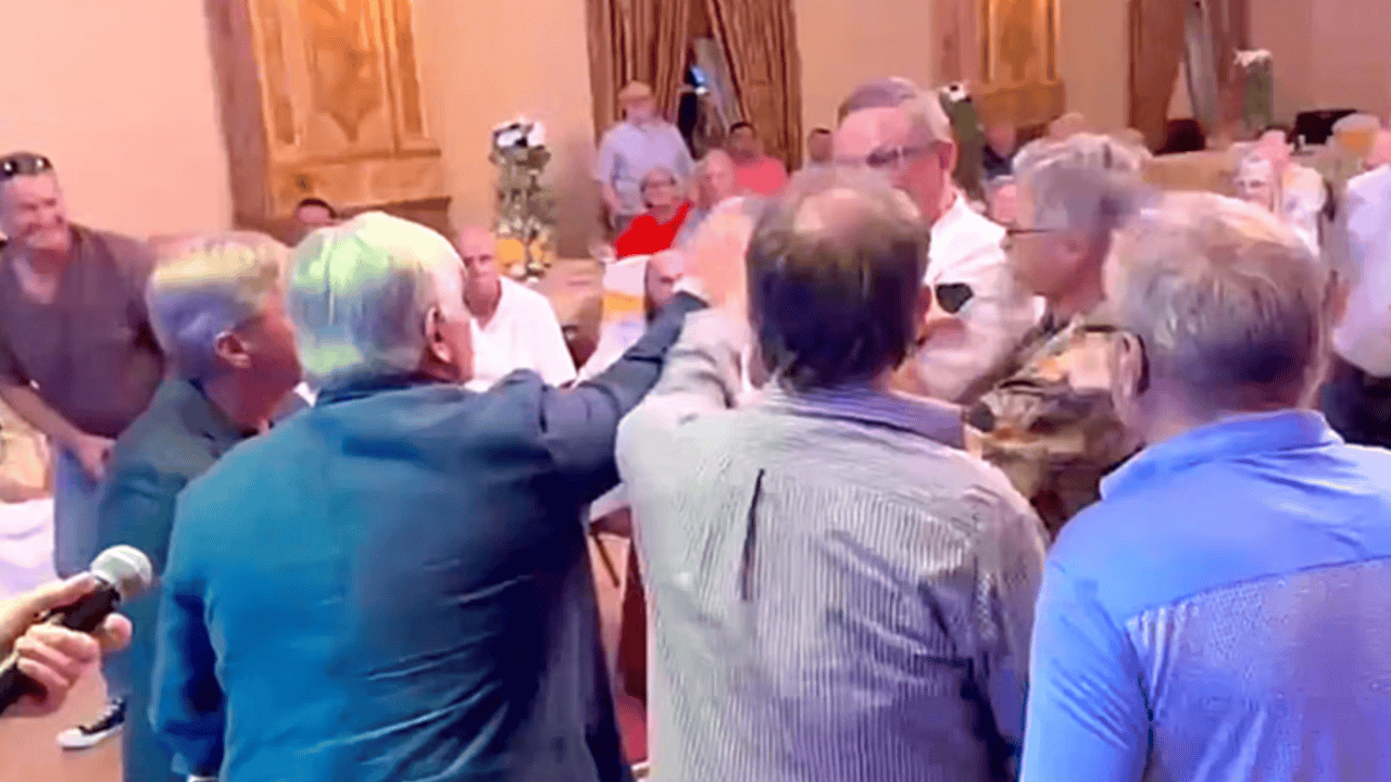 Awantura na spotkaniu z Danielem Obajtkiem. W jednej chwili doszło do rękoczynów
