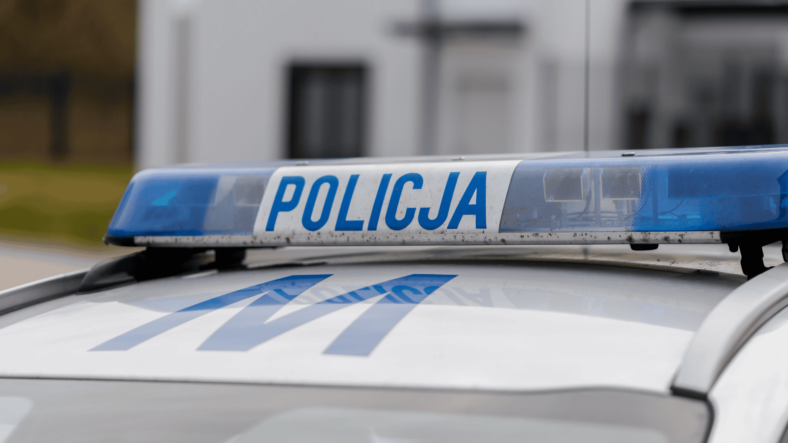 Zwłoki mężczyzny na placu zabaw w Nowym Dworze Mazowieckim. Trwa śledztwo