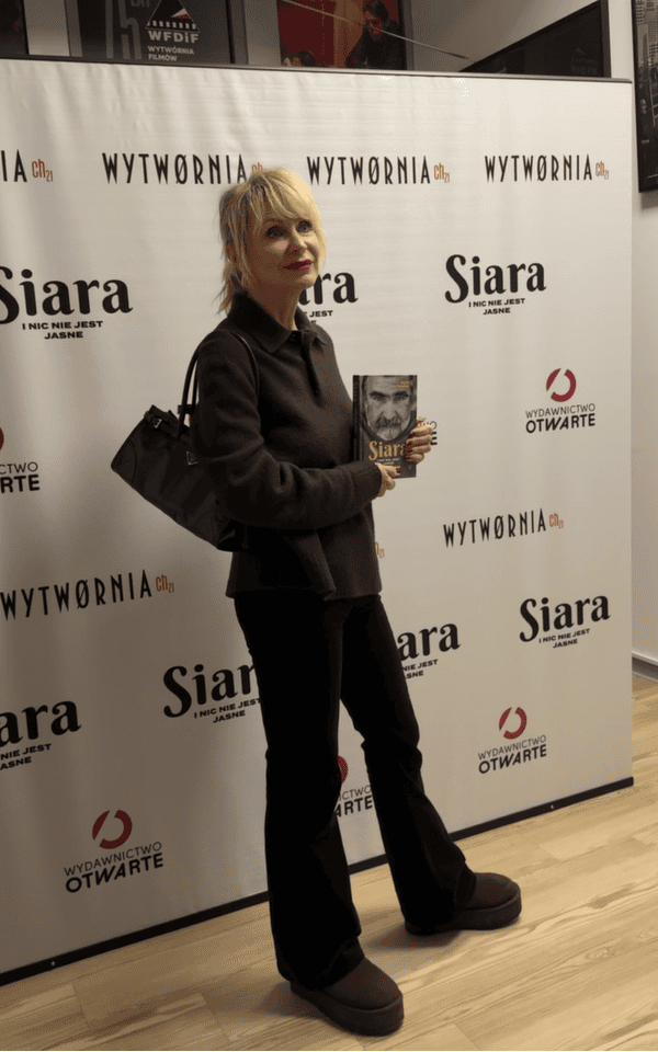 Dawno niewidziany syn Rewińskiego pojawił się na premierze biografii ojca. Ludzie nie mogli uwierzyć