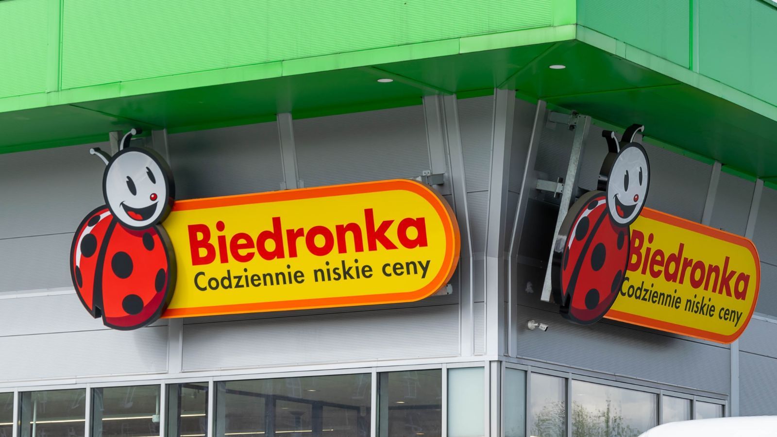 Biedronka rusza z promocjami od 12 października. Akcja 1+1, słodycze przecenione 50%, a ceny masła to hit
