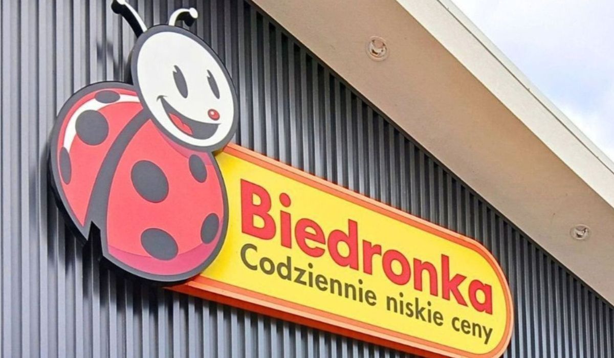 Logo Biedronki widoczne z bliska