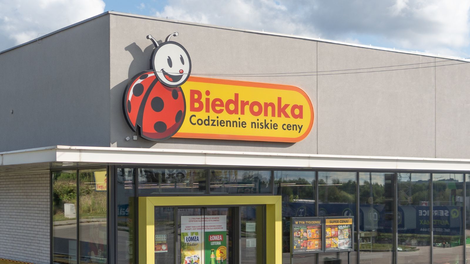 Biedronka idzie na całość w Sylwestra. Oferty "1+1 gratis" i zniżki do 70 proc. Polacy popędzą na zakupy