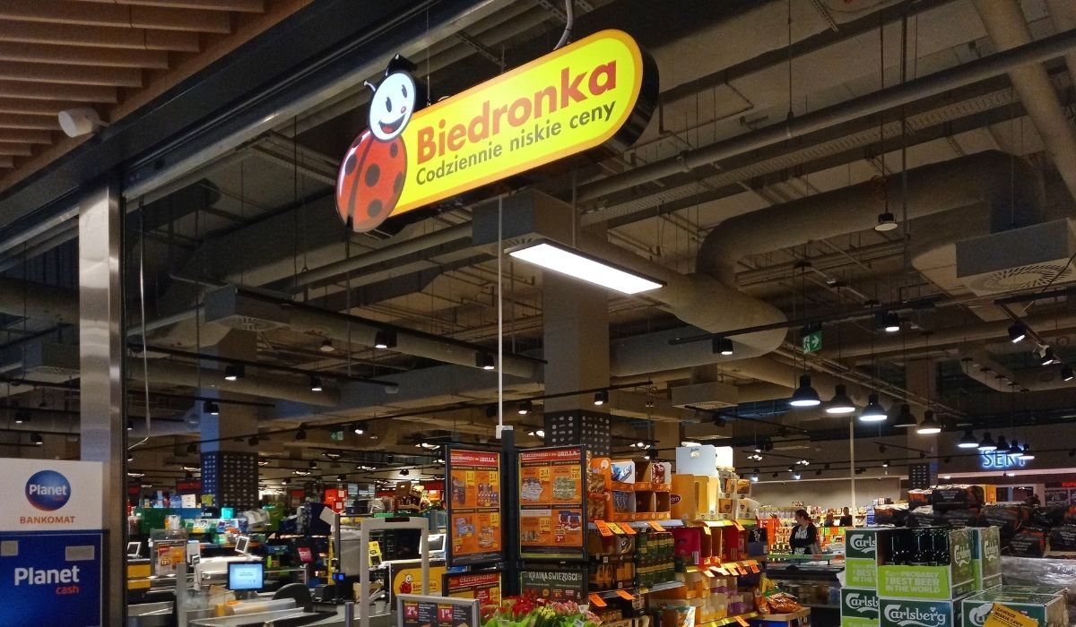 Sklep Biedronka w środku