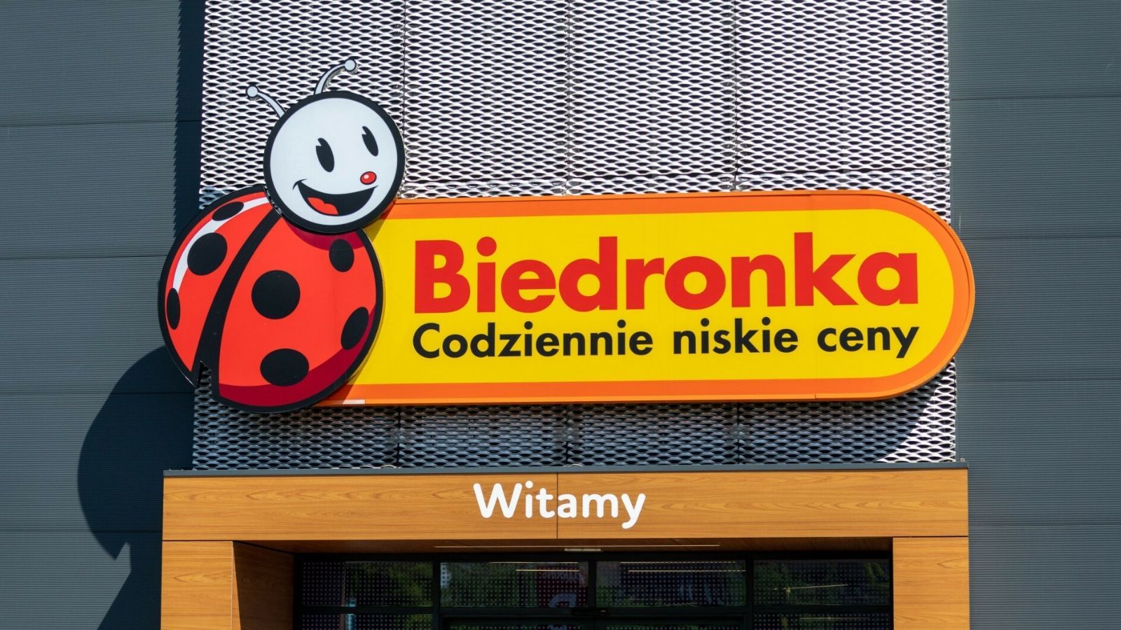 Biedronka zmienia godziny otwarcia. Tysiące sklepów będą działać dłużej