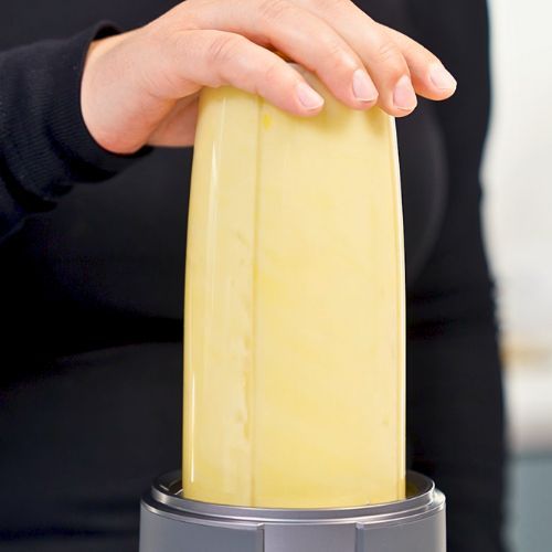 Weź banana, ananasa, 2 inne owoce i wrzuć do blendera. Wyjdzie z tego coś pysznego