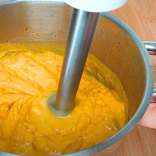 Blendowanie zupy kremu z dyni.jpg