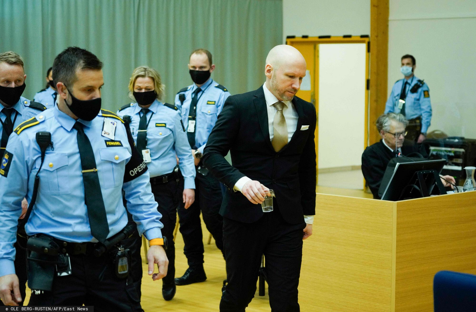 Breivik oskarżył Norwegię. "Za zimna kawa, brzydki wystrój celi" uznał za łamie praw człowieka. Zapadł wyrok