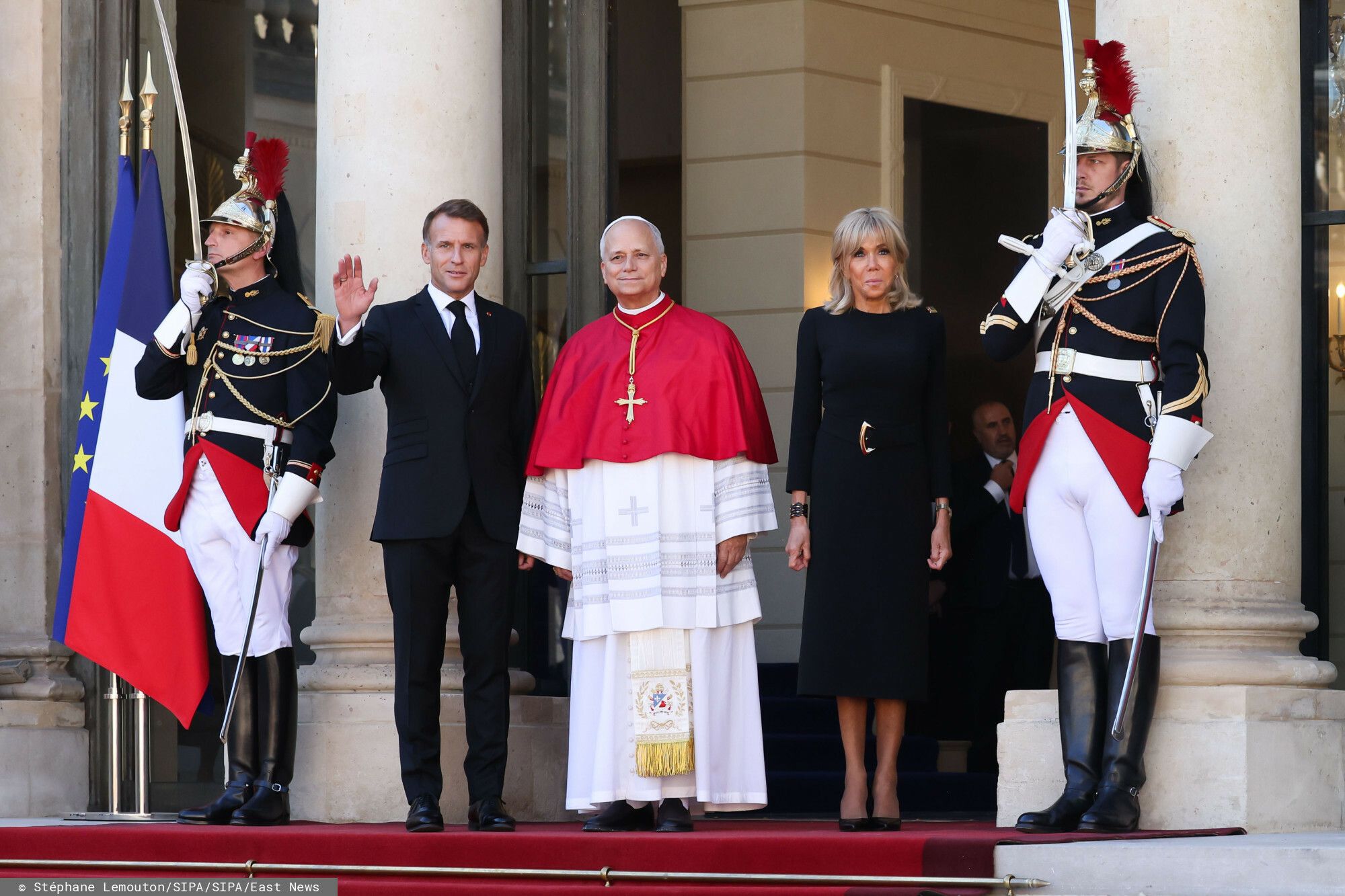 73-letnia Brigitte Macron w czerni na spotkaniu z papieżem. Odważnie zrezygnowała z tradycji