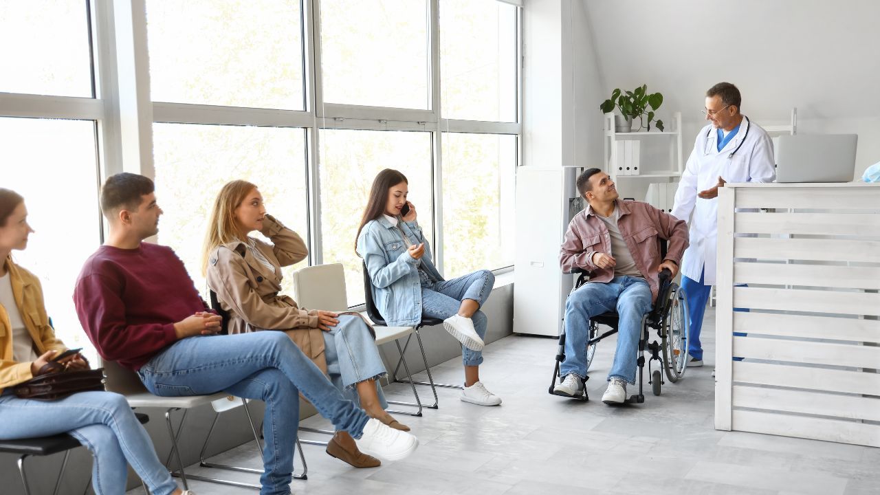 Priorytet w dostępie do lekarzy i innych usług. Z listy przywilejów skorzysta 1,3 mln Polaków