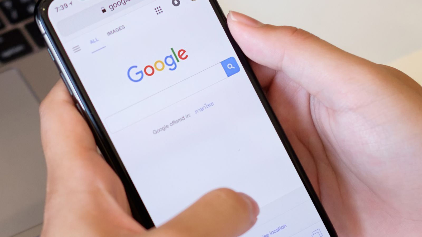 Google pod lupą Komisji Europejskiej. Chodzi o treści, które zalewają Polaków