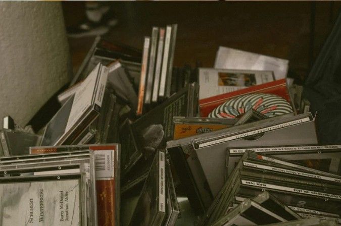 Surowe kary za wyrzucanie tego do zwykłego śmietnika. Polacy wciąż nie mają pojęcia