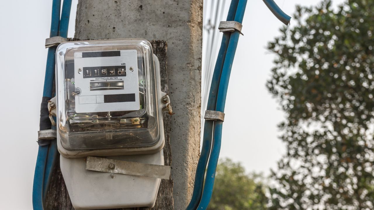 Po 1 stycznia 2026 Polacy mogą płacić więcej za prąd. Ekspert: podwyżki nie będą tak uciążliwe