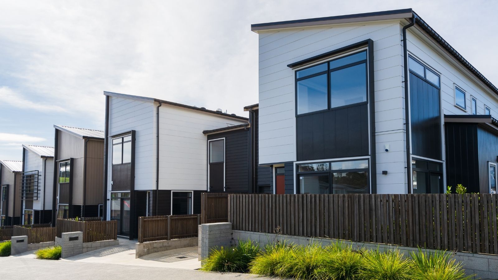 Tego absolutnie nie wystawiaj przed posesją. Za każdy dzień naliczą Ci nawet 1000 zł kary, Polacy nie mają pojęcia