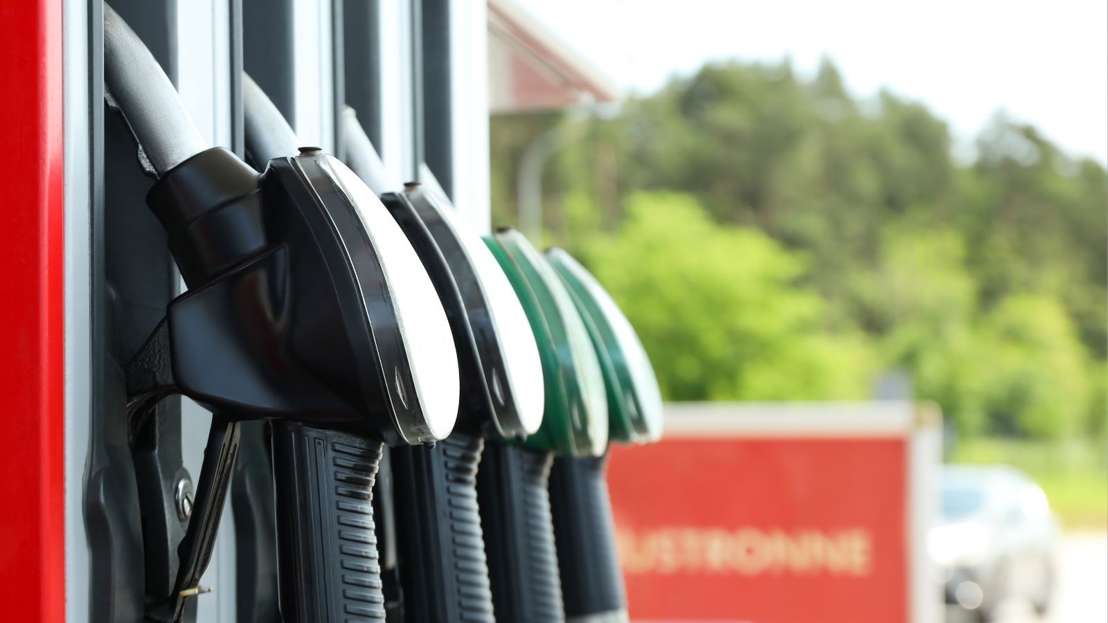 Ceny paliw przed świętami. Kierowców czeka niespodzianka, ale nie wszyscy się ucieszą