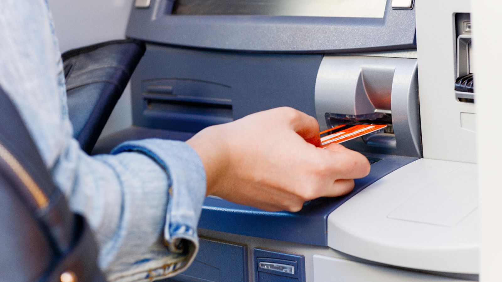 Bank przenosi swoich klientów do innego. Nie wszyscy Polacy będą zadowoleni ze zmiany