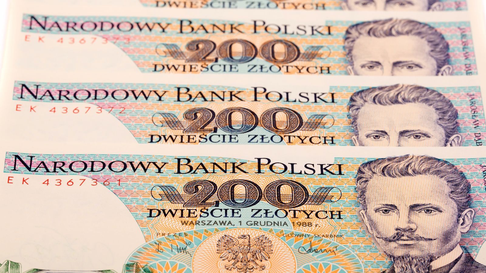 Te banknoty z PRL-u są teraz warte fortunę. Kolekcjonerzy ich poszukują, lepiej sprawdź szuflady