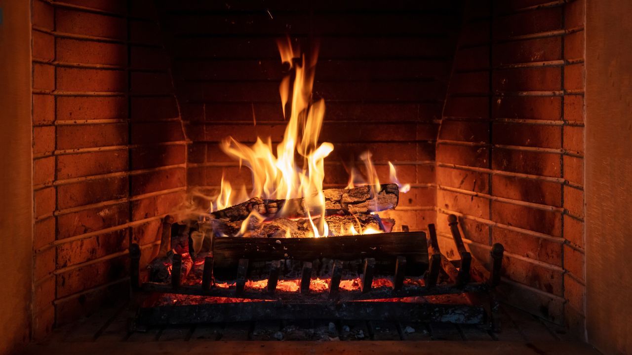 Surowe kary dla posiadaczy kominków. Nie dopełnisz tego obowiązku, dostaniesz 500 zł mandatu