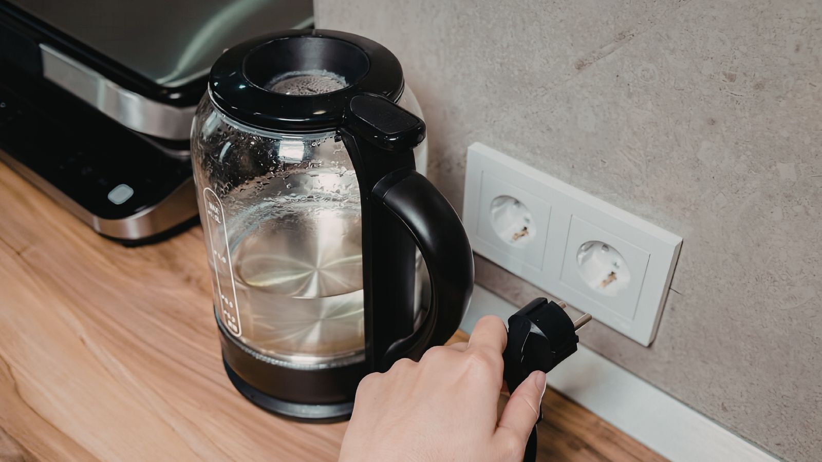 Nawet nie zdajesz sobie sprawy, ile kosztuje zagotowanie wody w czajniku elektrycznym. Są wyliczenia