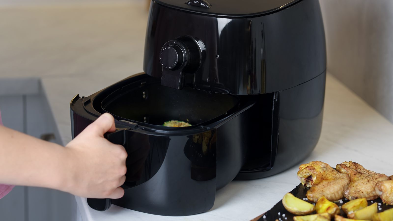 Tyle kosztuje korzystanie z airfryera. Tych błędów lepiej nie popełniaj, zwiększą zużycie prądu