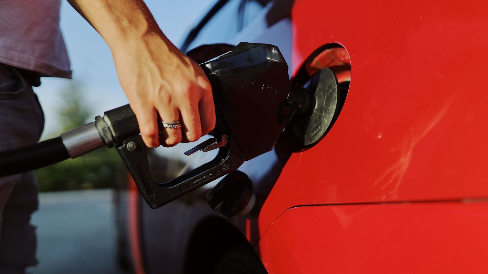 Możesz płacić jeszcze mniej za paliwo. O tym dokumencie nie każdy Polak wie