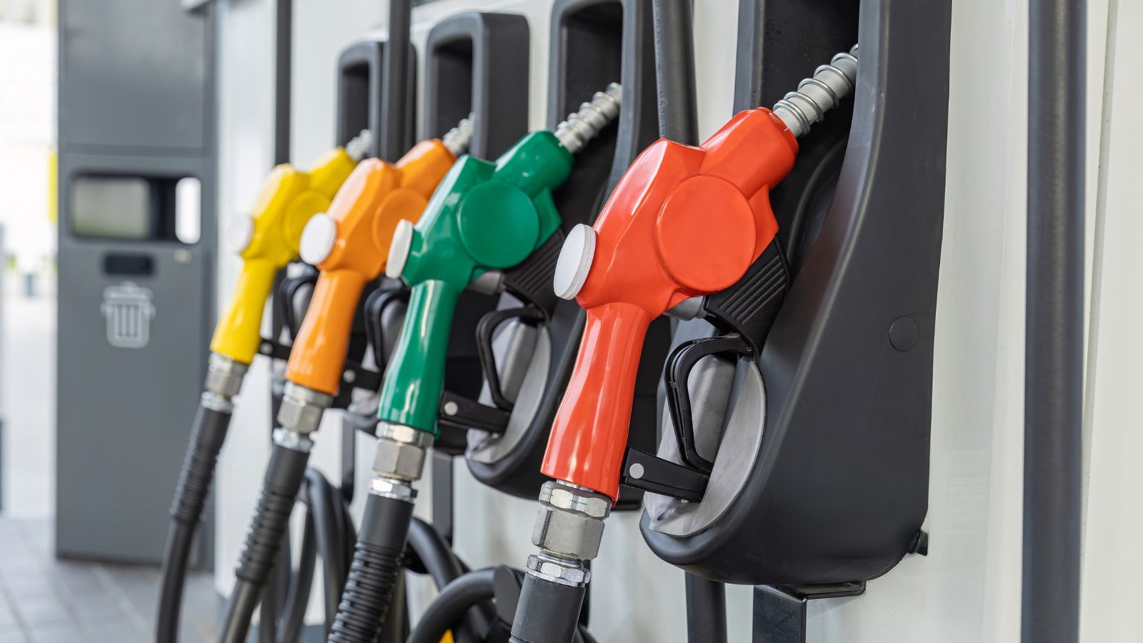 Tak drogo jeszcze nie było. Ceny ropy wystrzeliły, kierowcy łapią się za kieszenie