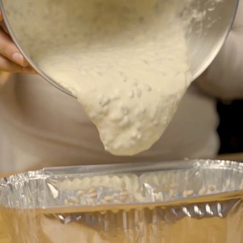 Domowy chleb bez wyrabiania i czekania na wyrastanie. To możliwe z robotem planetarnym Zelmer ZKR1355 