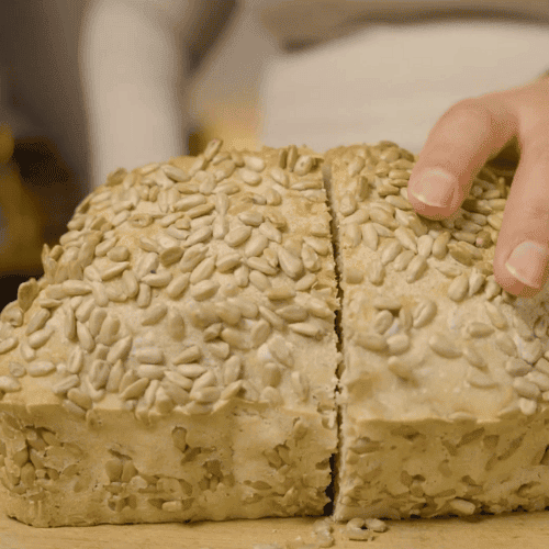 Domowy chleb bez wyrabiania i czekania na wyrastanie. To możliwe z robotem planetarnym Zelmer ZKR1355 