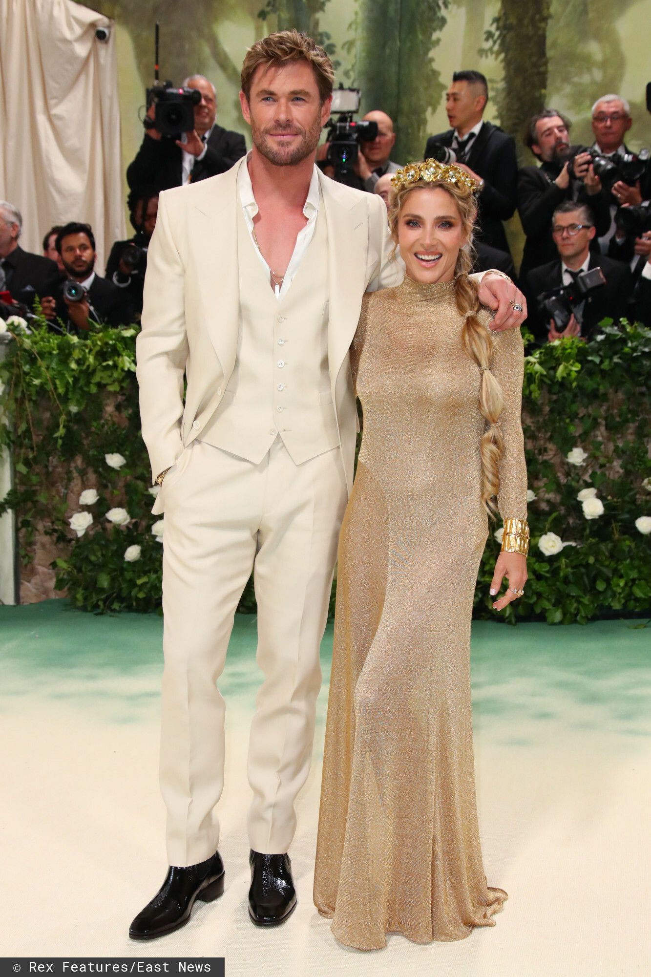 Chris Hemsworth z żoną Elsą Pataky – MET Gala 2024 (kreacje: Tom Ford)