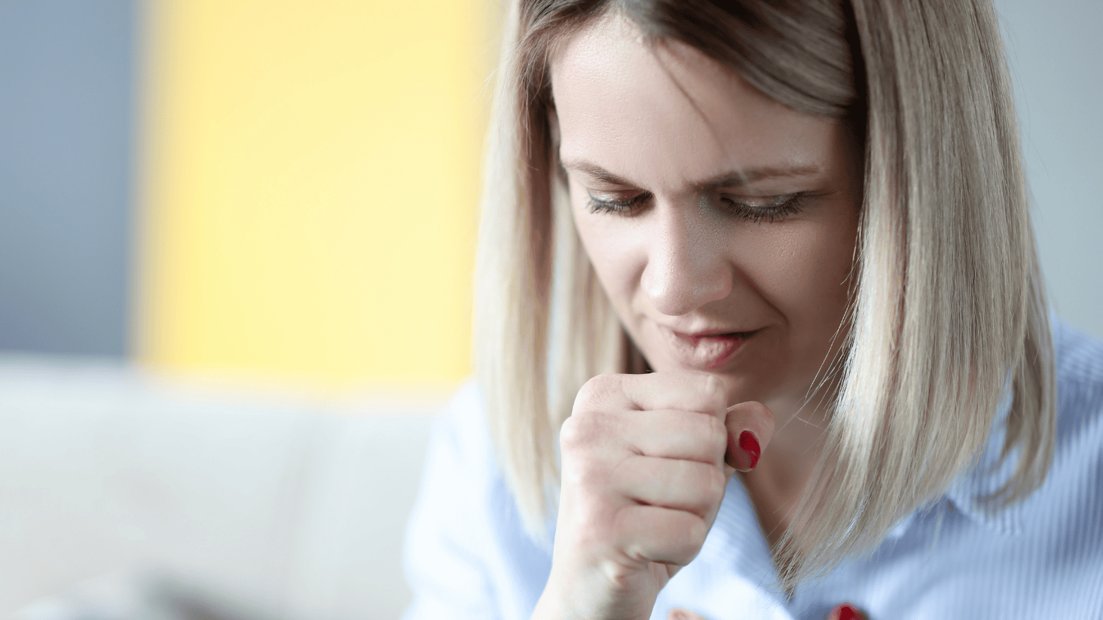 Niepozorna chrypka, o której musisz powiedzieć lekarzowi. Tak objawia się guz Pancoasta