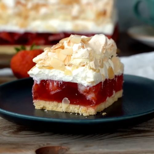 Takie ciasto z truskawkami podam na koniec roku szkolnego. Dzieciaki je kochają