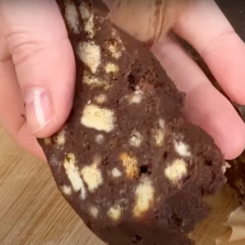 Po prostu zalej herbatniki mlekiem skondensowanym. To najprostsze ciasto na świecie