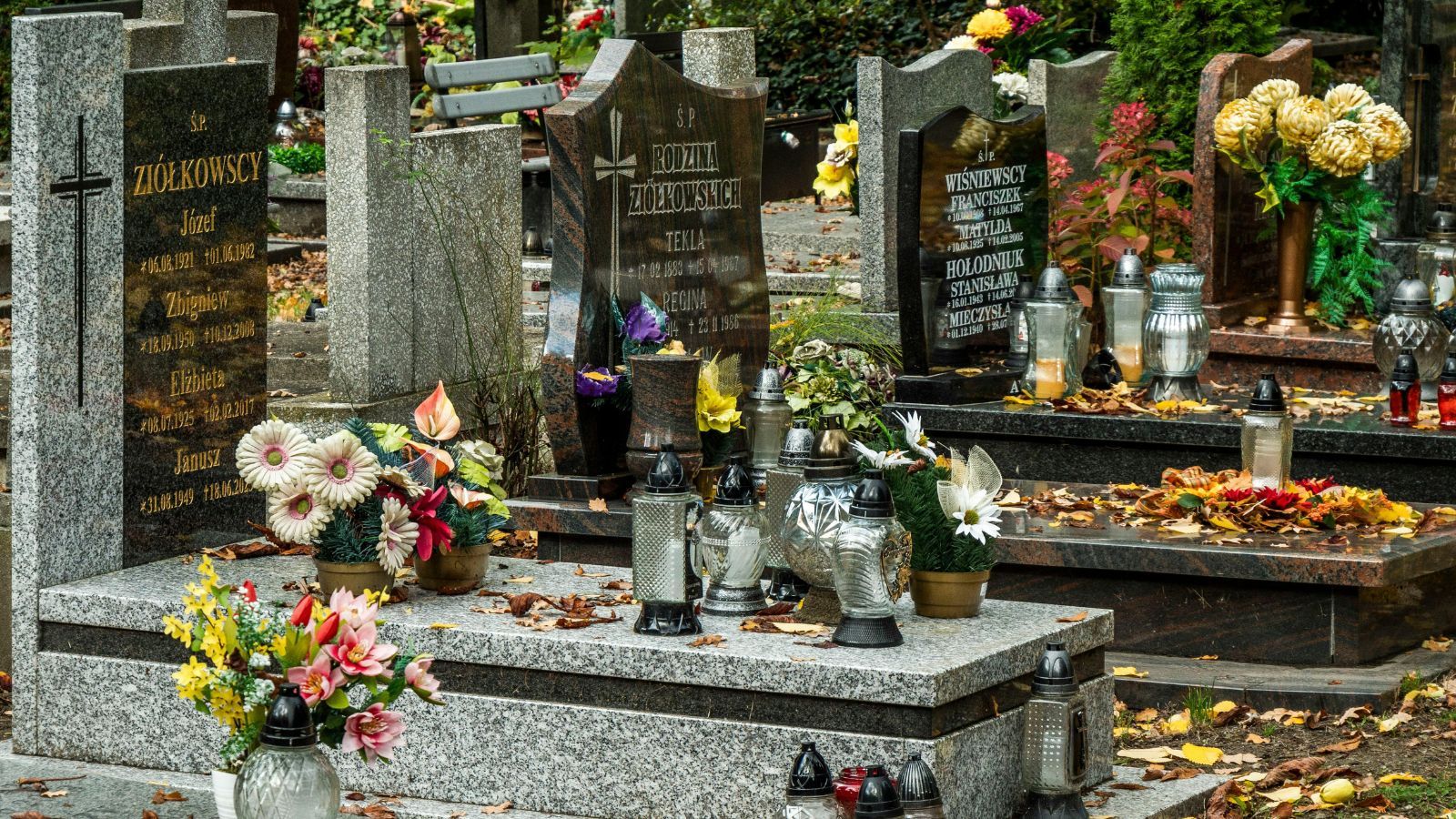 Rewolucja na cmentarzach. Nadchodzą zmiany w pochówku zmarłych. Kościół już ostro protestuje