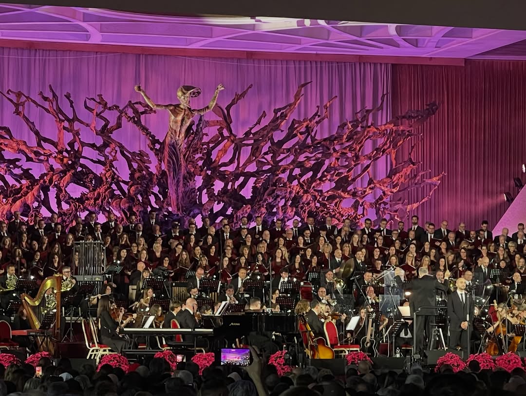 Papież Leon XIV śpiewa znany przebój. Nagranie zachwyca fanów