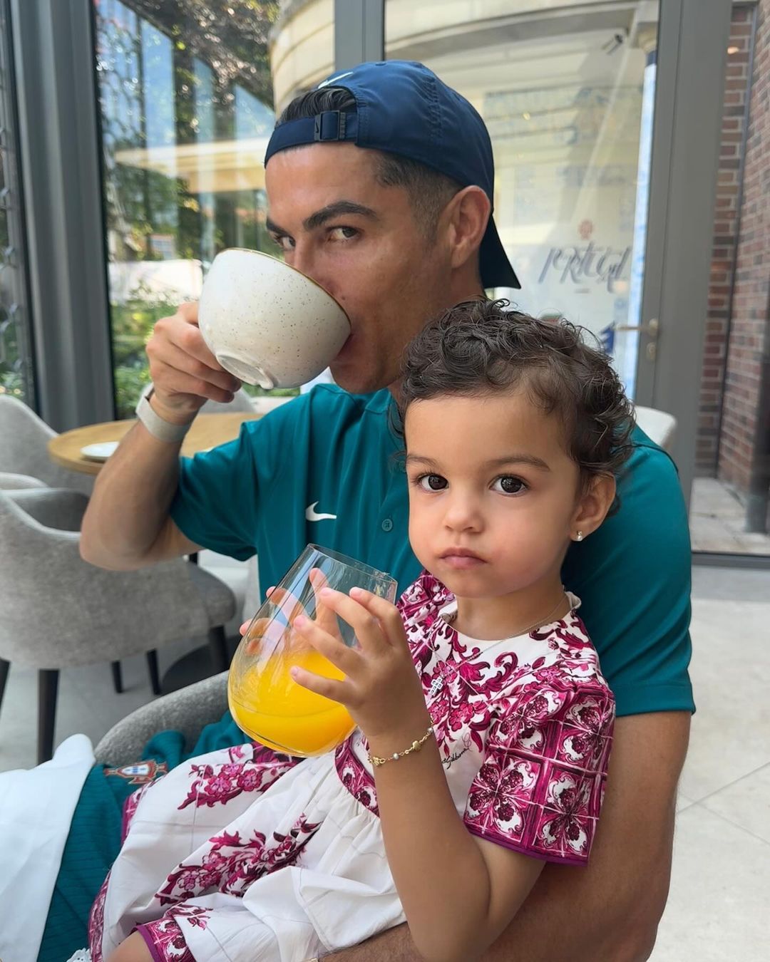 Cristiano Ronaldo z córką Bellą, fot. Instagram