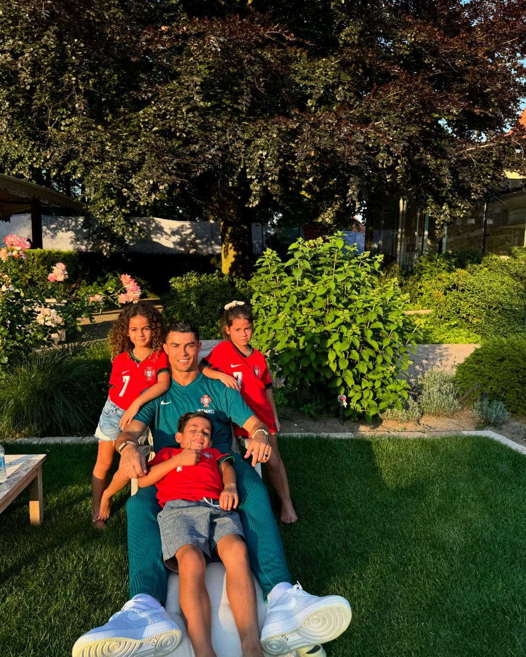 Cristiano Ronaldo z dziećmi, fot. Instagram