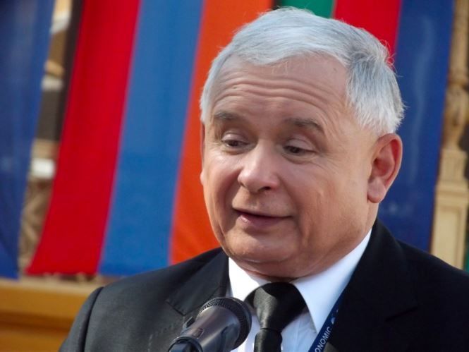 Jarosław Kaczyński ma grozić senatorom PiS, jeśli nie poprą tzw. piątki dla zwierząt.