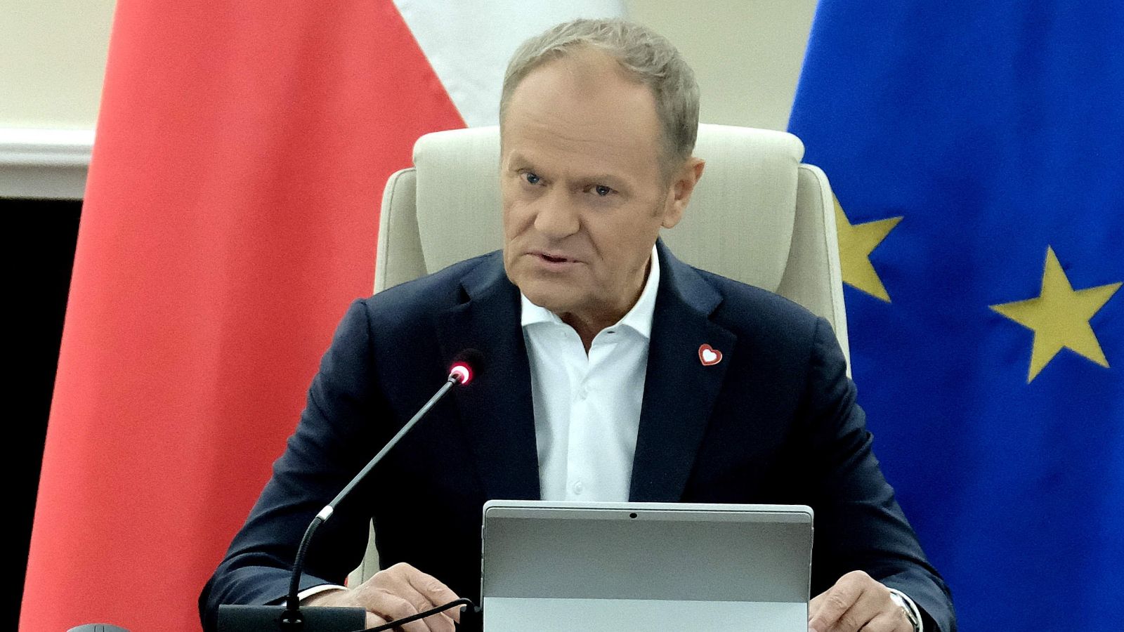 Nowy sondaż partyjny tuż po weekendzie. Zaskakujące, co dzieje się za podium