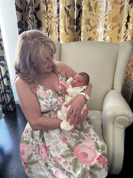 Duma ją rozpiera! Danusia Martyniuk z wnusiem w ramionach nie ukrywa szczęścia