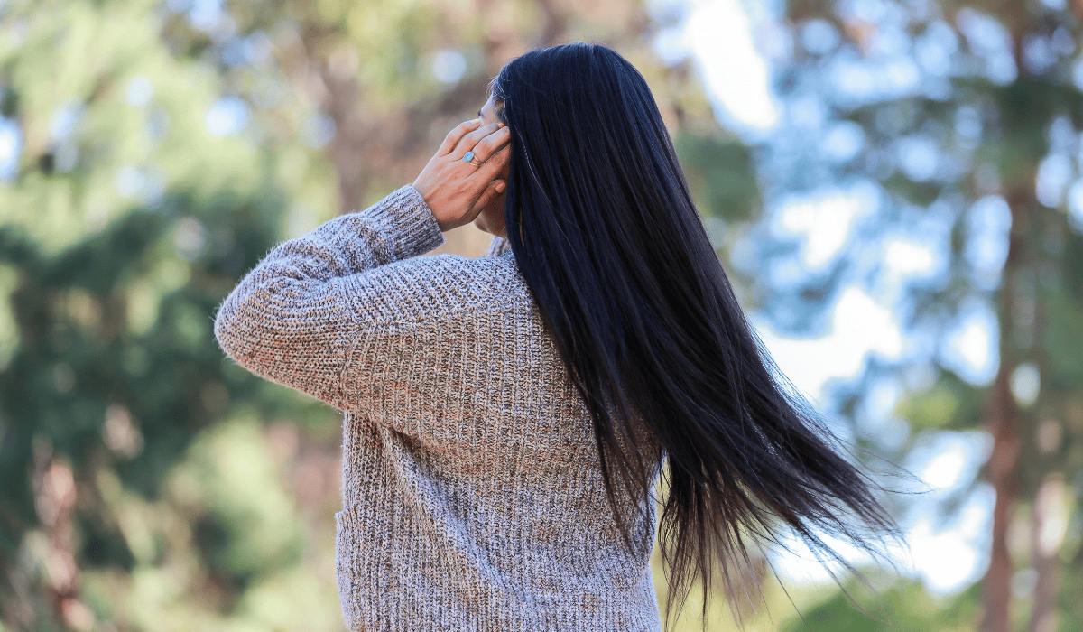 Jak dbać o włosy jesienią?
