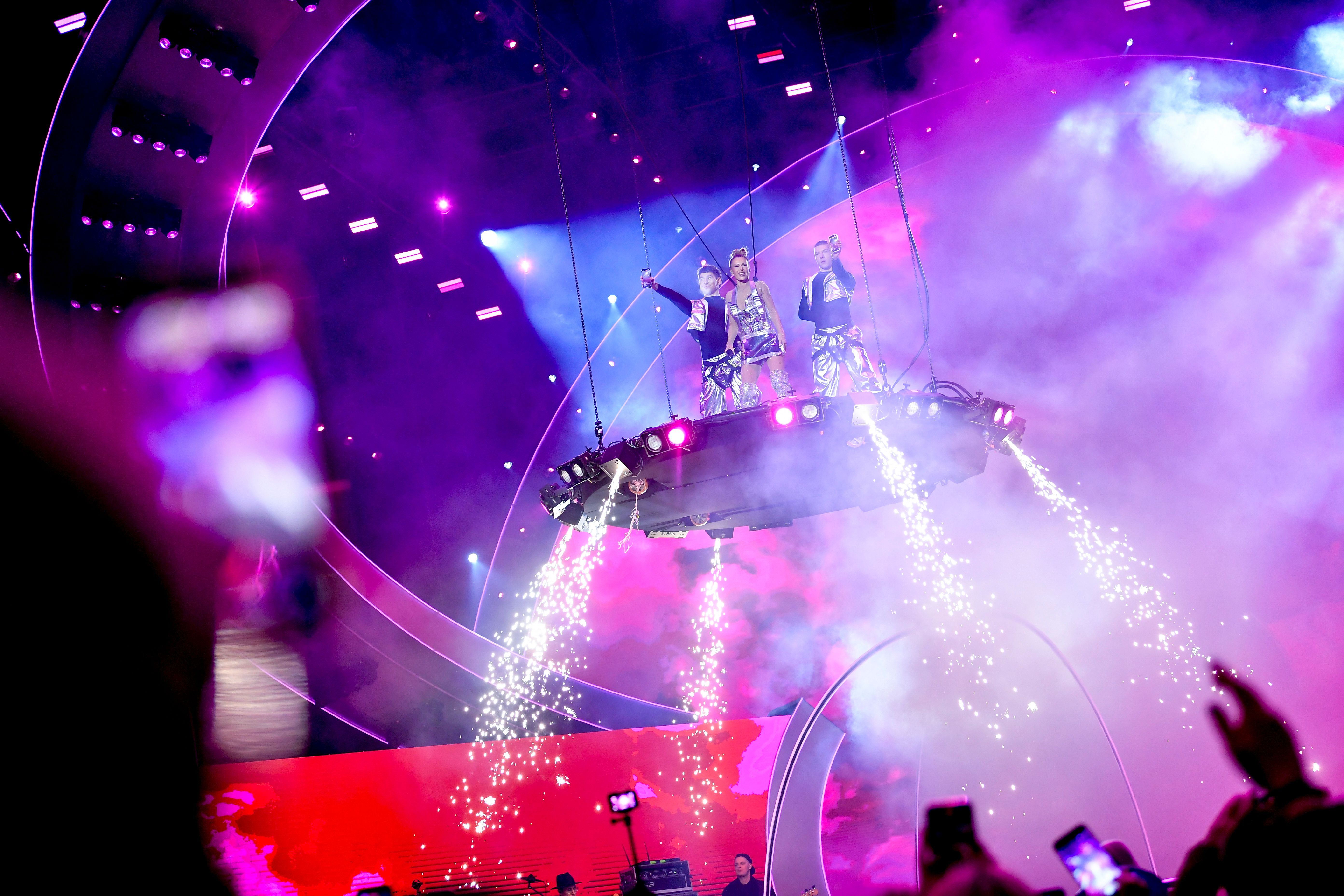 Doda wystąpiła na Sylwestrze TVP. Spektakularny występ na pół godziny przed północą