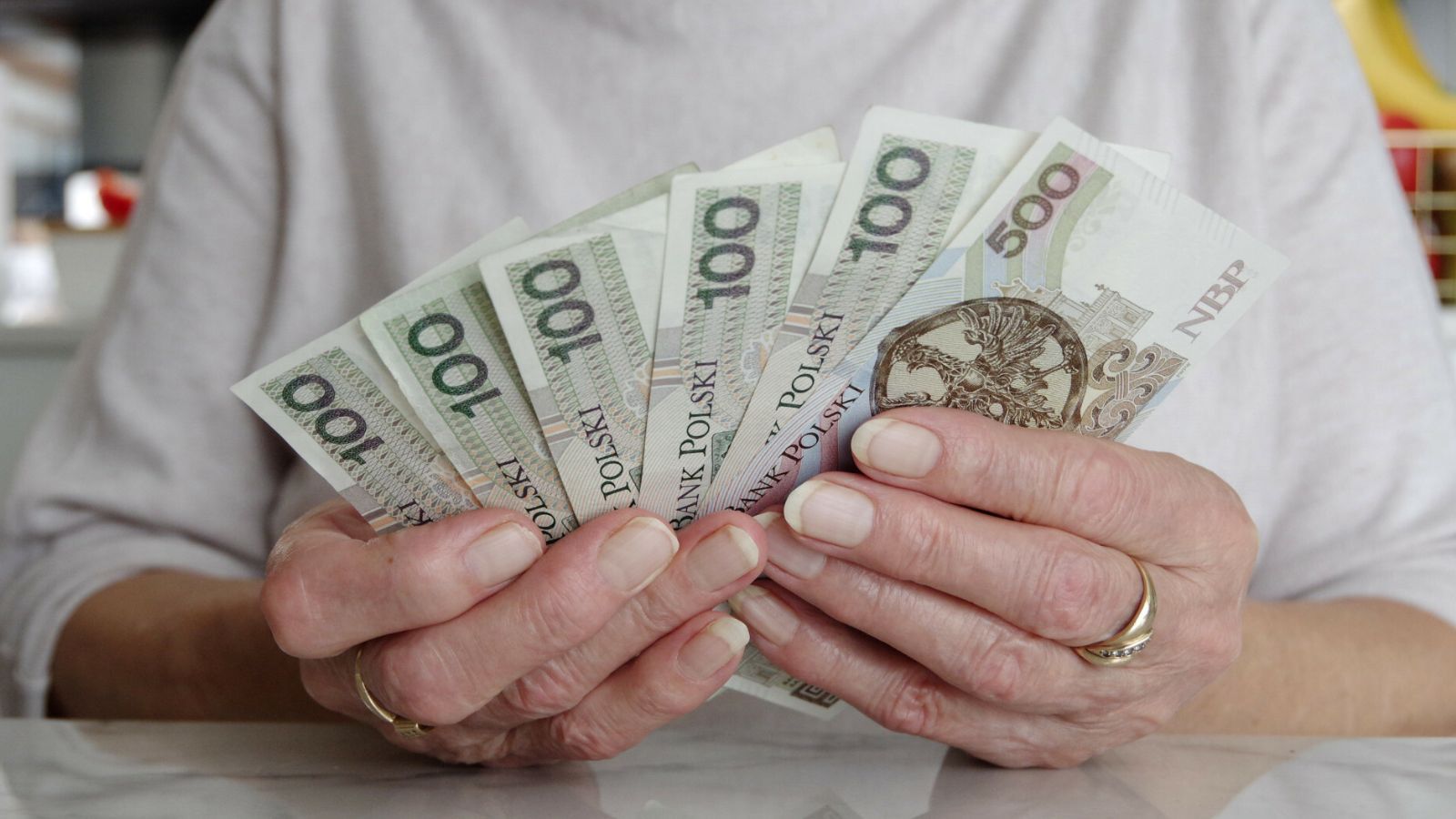 ZUS wypłaci dodatkowe pieniądze kolejnym emerytom. W 2027 roku dołączy nowy rocznik
