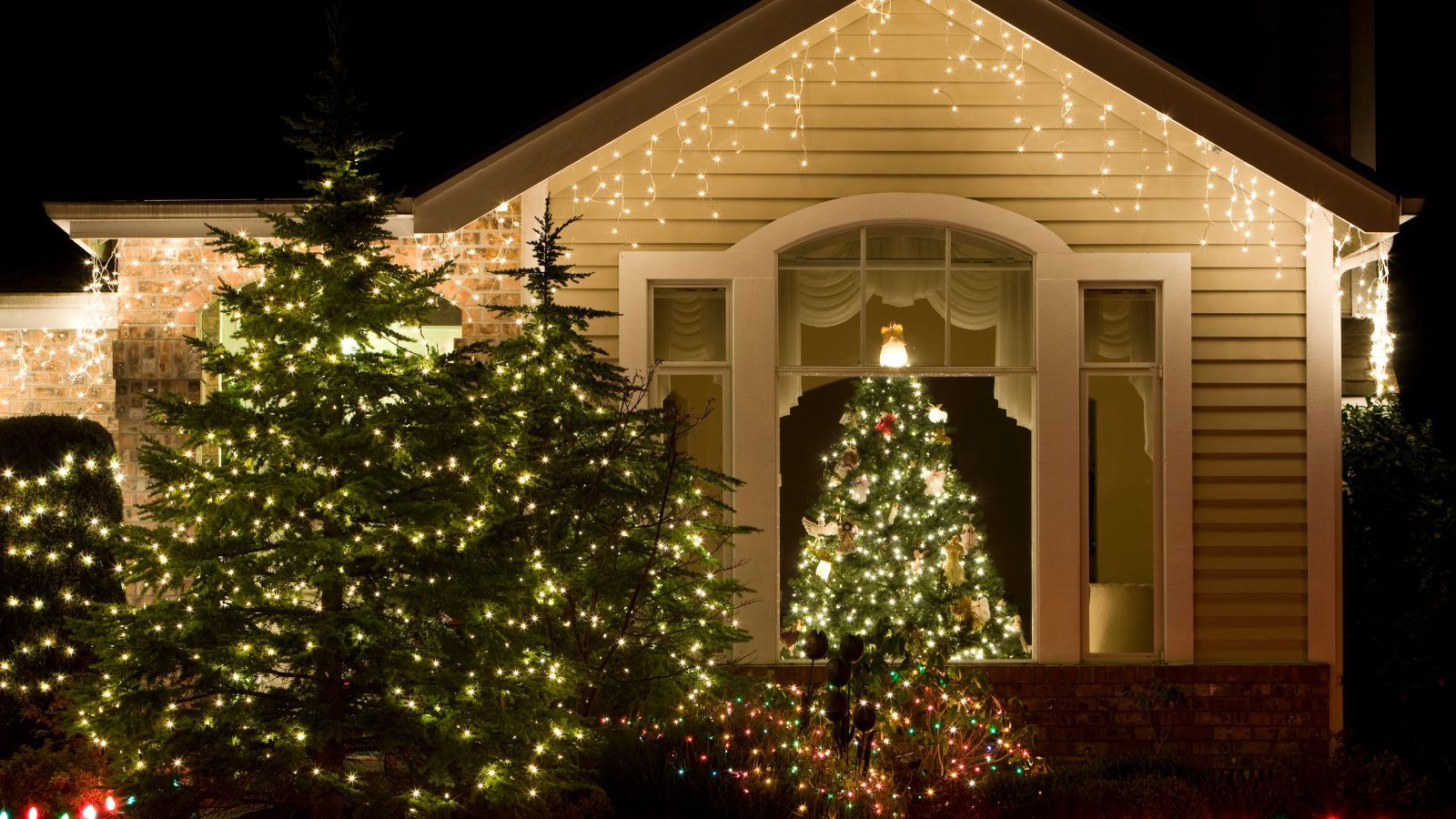 Złodzieje czyhają na domy Polaków w Boże Narodzenie. Policja bije na alarm, o tych zasadach musisz pamiętać