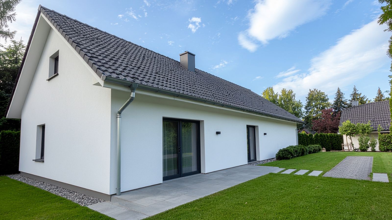 Lepiej pozbądź się takich dekoracji sprzed domu. 1000 zł kary za każdy dzień