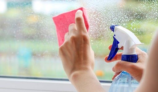 Domowy płyn do mycia okien