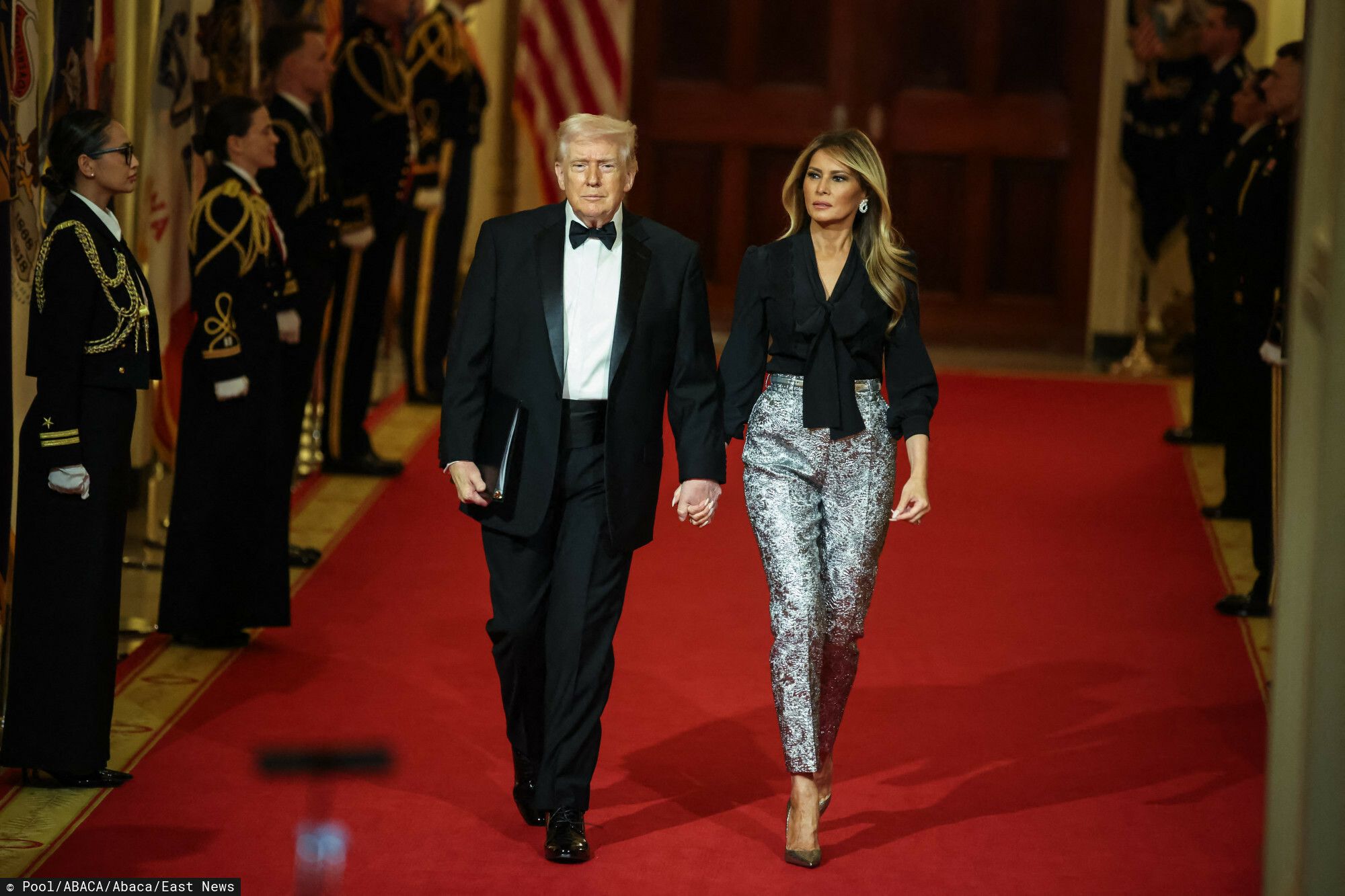 Wyszła na uroczystą kolację bez sukni! Zdjęcie widział cały świat. Miała na sobie tylko to