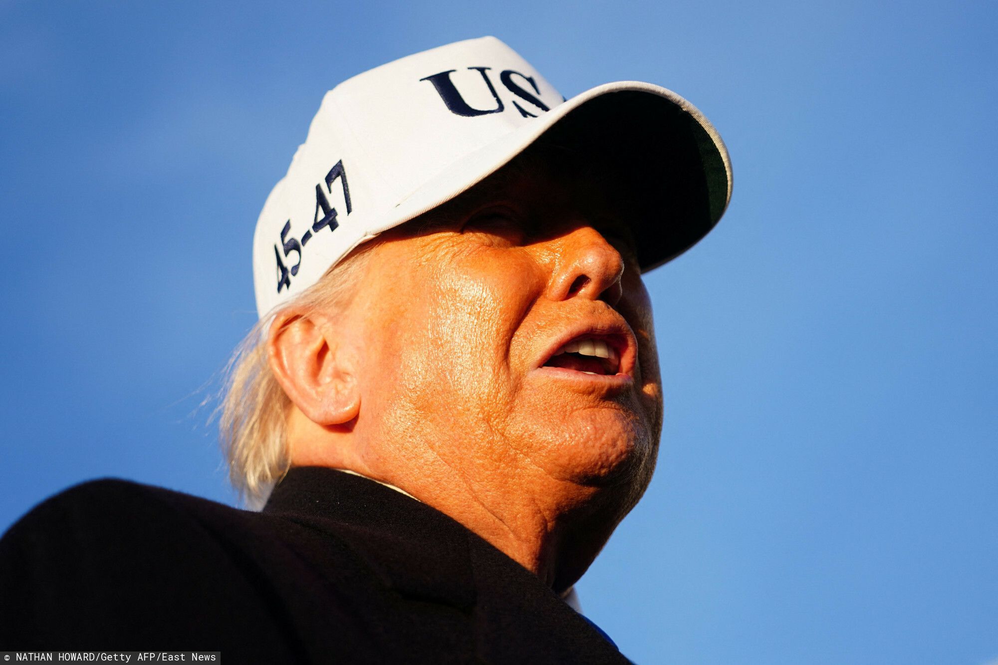 Pomarańczowa twarz i dziwna fryzura. Oto tajemnica oryginalnego wyglądu Donalda Trumpa