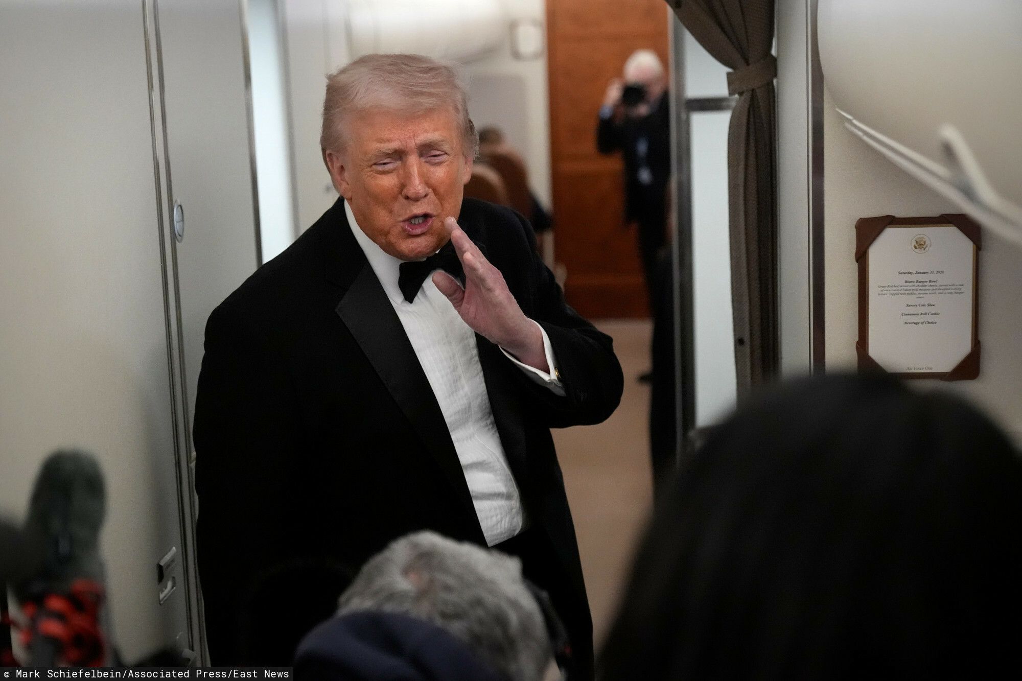 Trump naprawdę zrobił to w czasie konferencji? Jedna z kobiet aż złapała się za nos