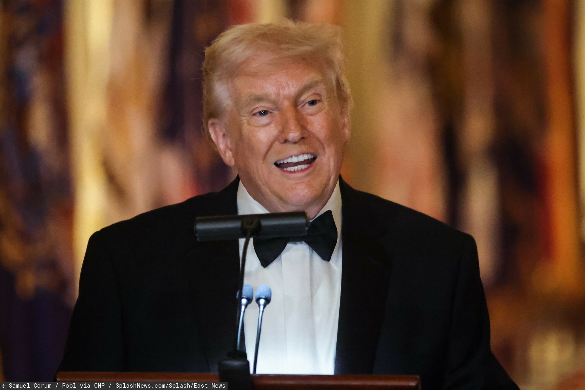 Pomarańczowa twarz i dziwna fryzura. Oto tajemnica oryginalnego wyglądu Donalda Trumpa