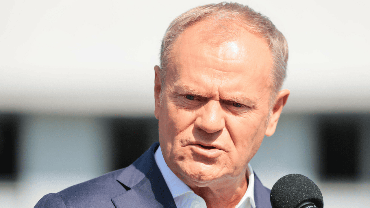 Tusk zabrał głos na minuty przed zaprzysiężeniem Nawrockiego. Padły dosadne słowa